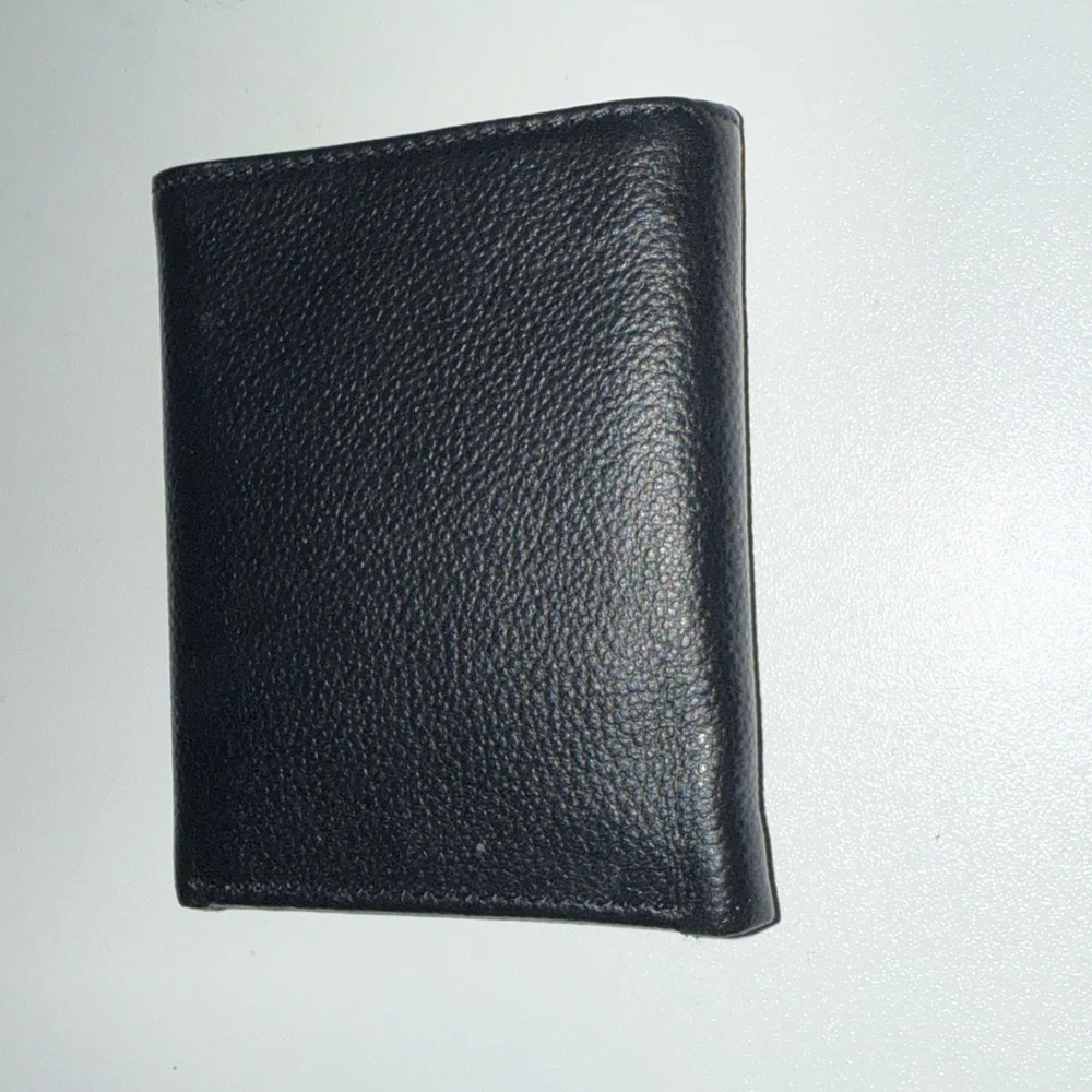 mens guess wallet never used